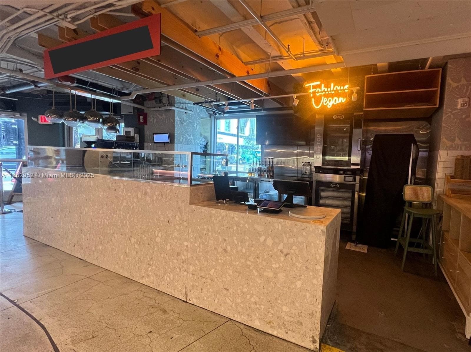 Prime Downtown Restaurant with Exceptional Visibility