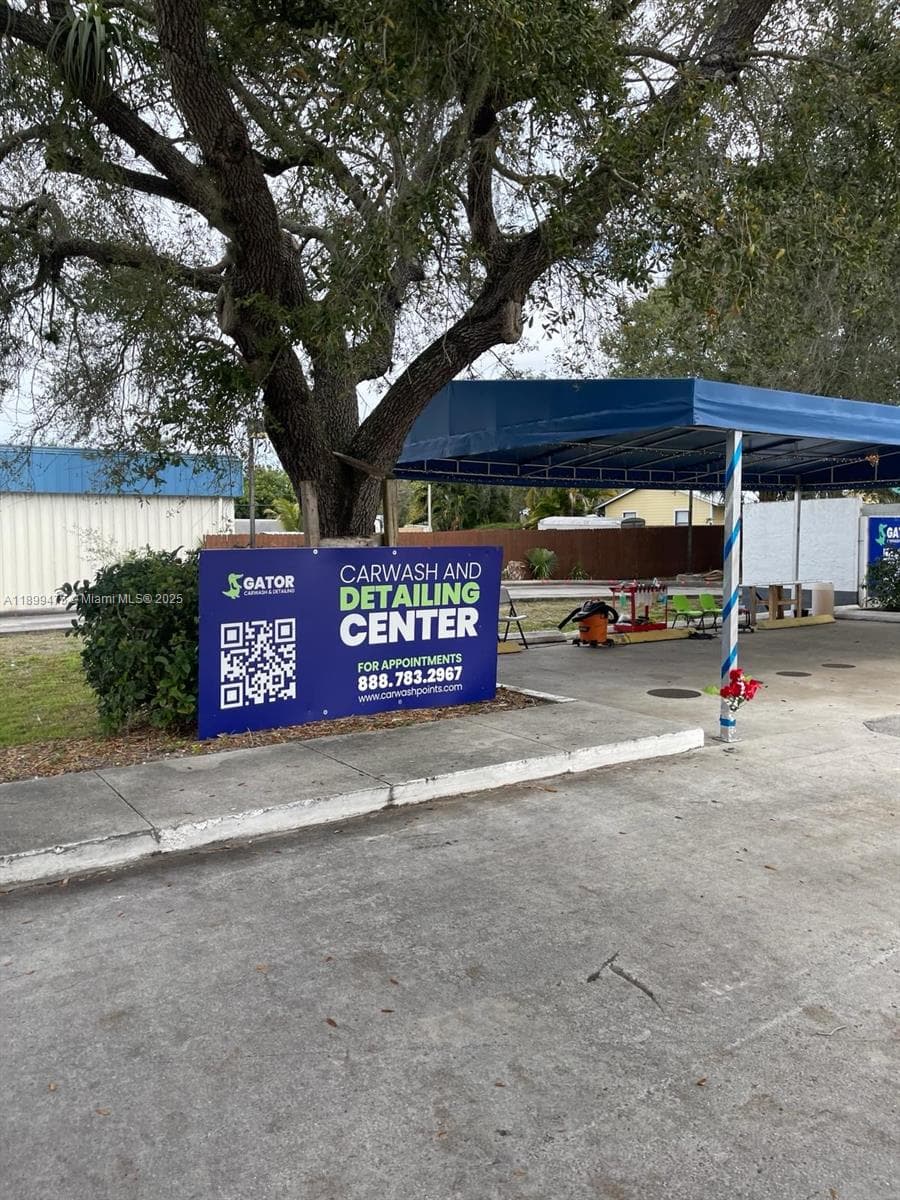Thriving Car Wash with High Traffic Location