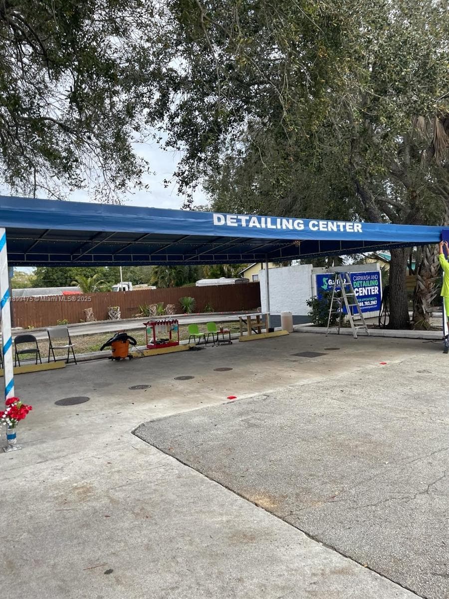 Thriving Car Wash with High Traffic Location