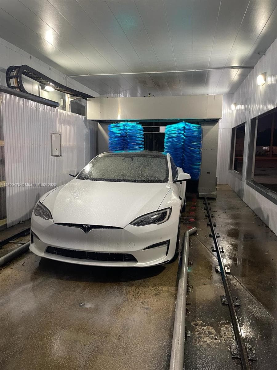 Thriving Car Wash with High Traffic Location