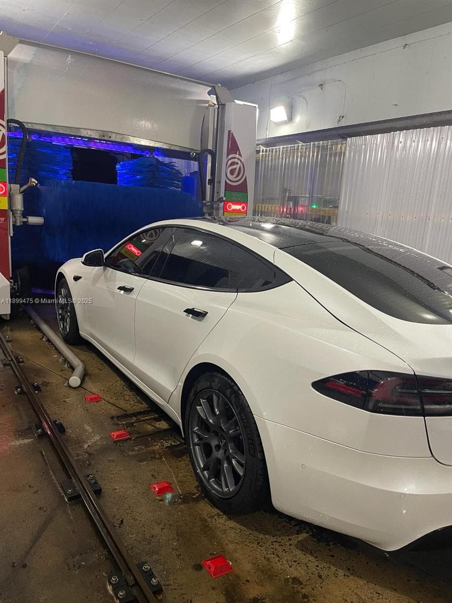 Thriving Car Wash with High Traffic Location