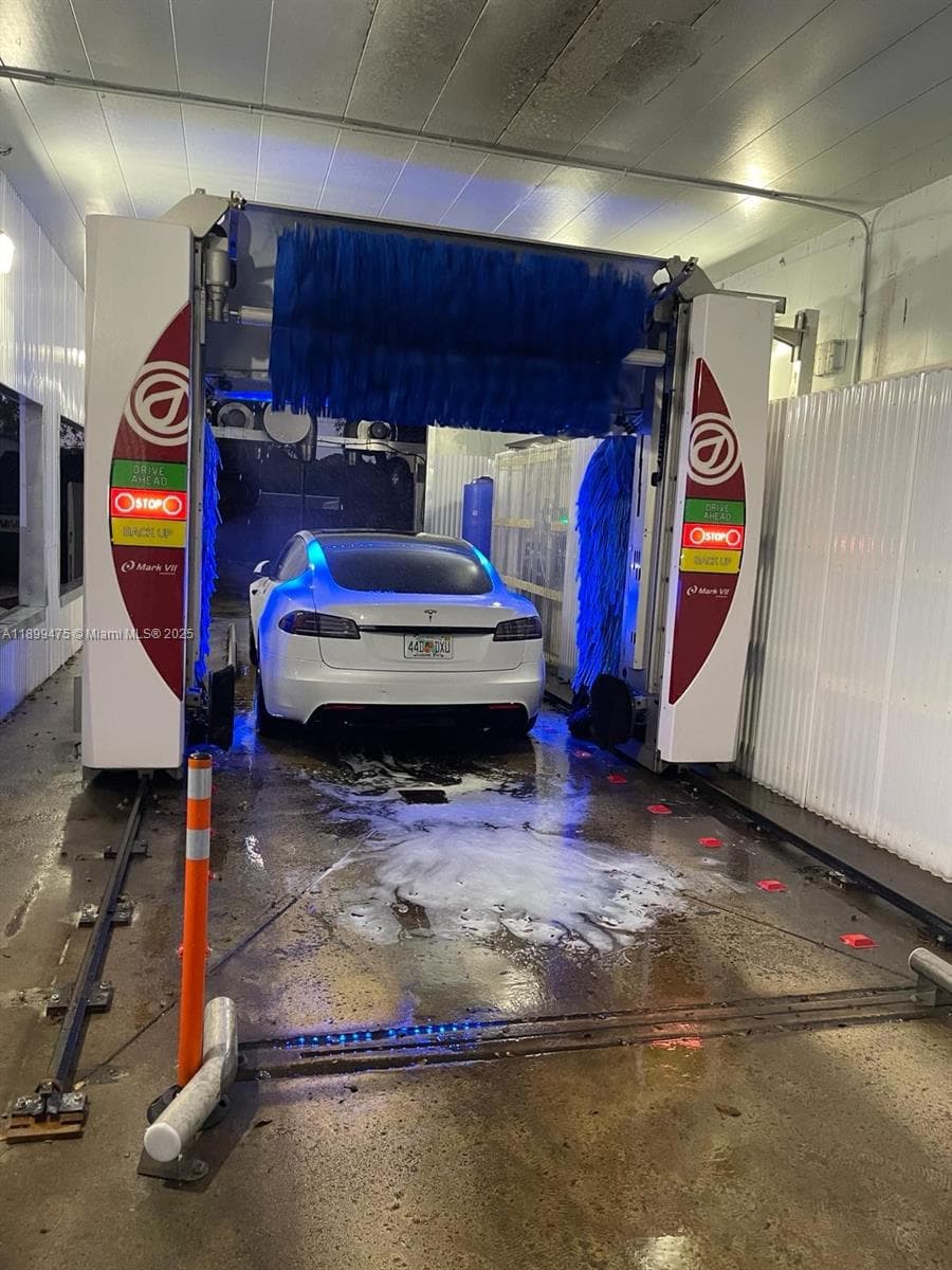 Thriving Car Wash with High Traffic Location