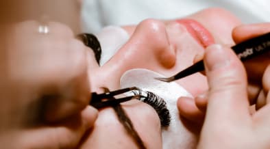 Thriving Beauty Studio Franchise with Scalable Growth Potential