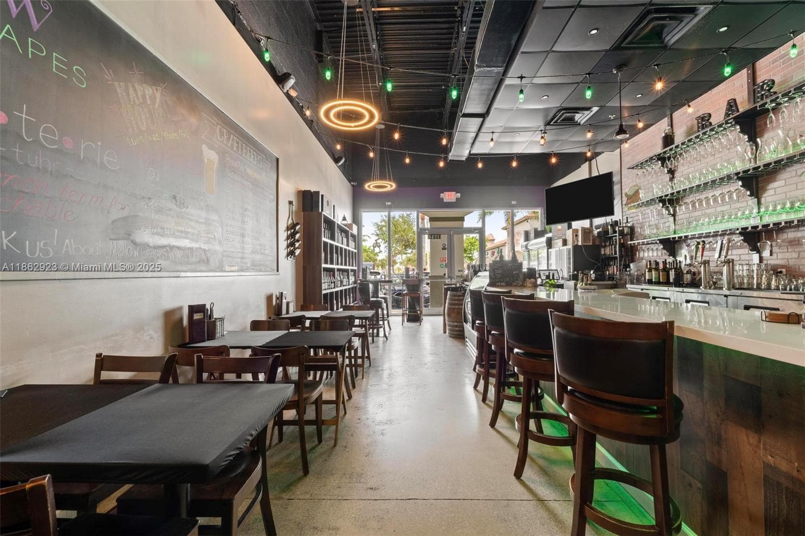 Turnkey Tapas Bar with Prime Location