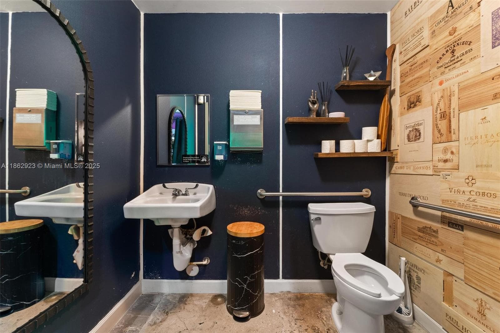 Turnkey Tapas Bar with Prime Location