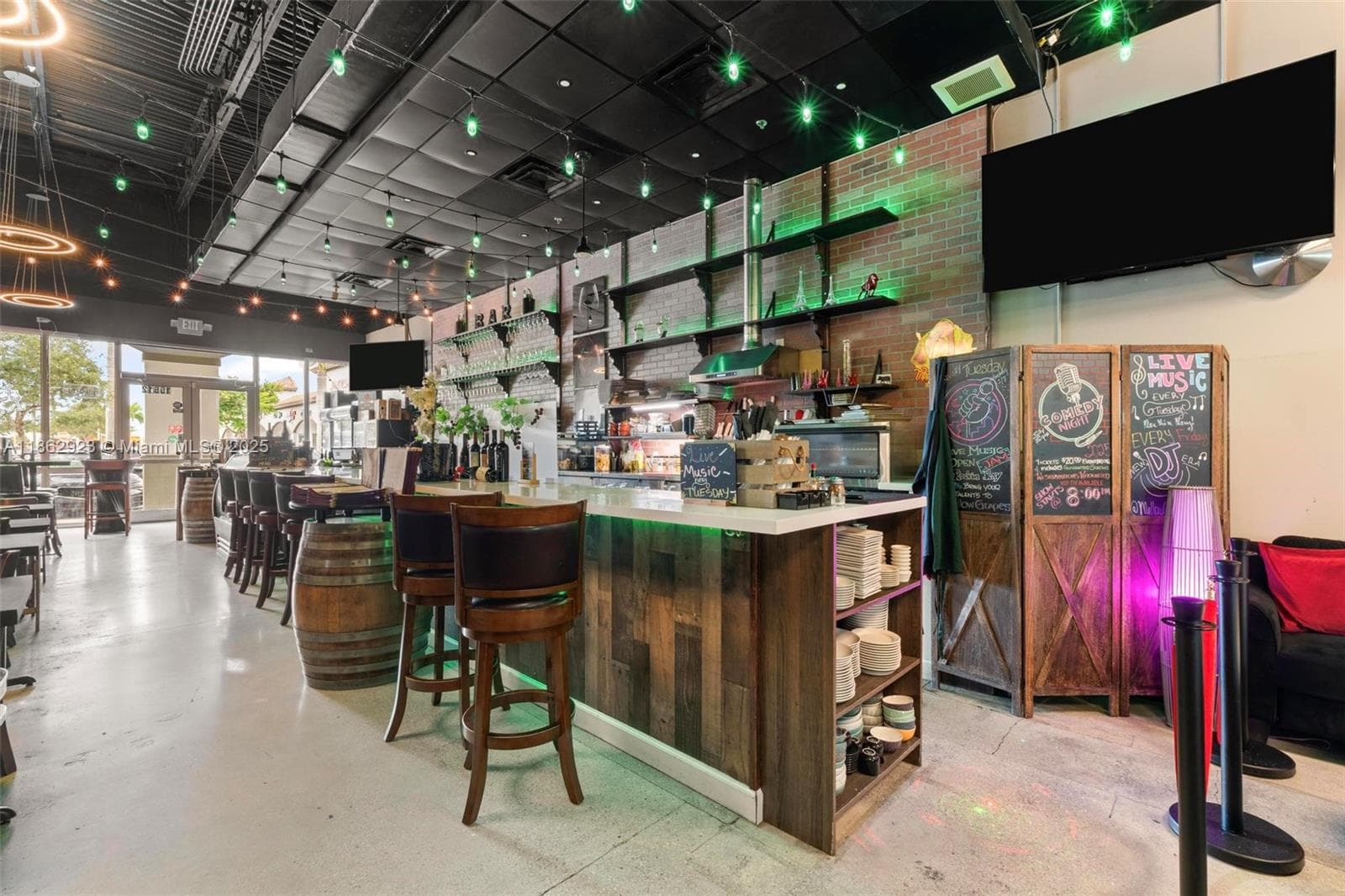 Turnkey Tapas Bar with Prime Location