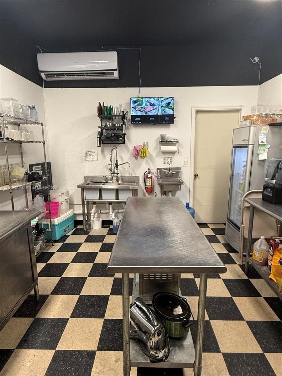 Thriving Juice Bar with Turnkey Operations