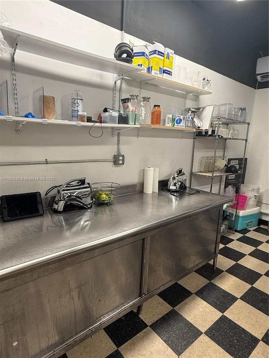 Thriving Juice Bar with Turnkey Operations