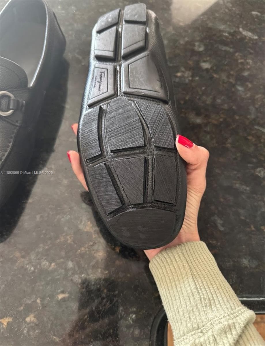 Profitable Shoe Repair Business with High Visibility